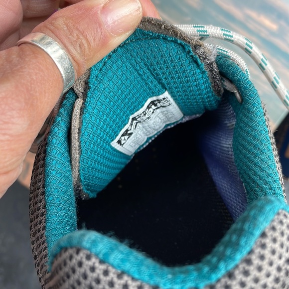 VASQUE HIKING BOOTS - Picture 9 of 11